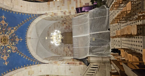 Prace renowacyjne w romańskim kościele w Żarnowie