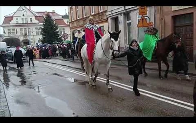Orszak na ulicach Karlina.