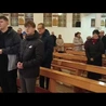 Uroczysta procesja duchownych i służby liturgicznej