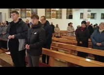 Uroczysta procesja duchownych i służby liturgicznej