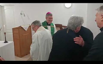 Przekazanie sobie wzajemnie znaku pokoju