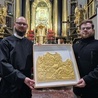 Mirosław Skrzypiec w ramach pracy inżynierskiej odtworzył zaginioną sukienkę koronacyjną Matki Bożej Tuchowskiej