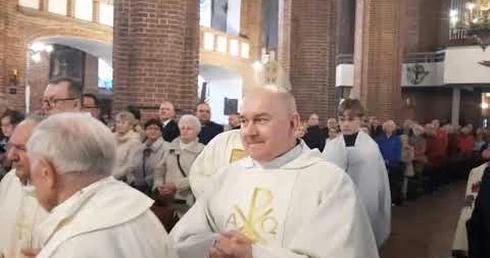 Rozpoczęcie Mszy św. w bazylice kołobrzeskiej z okazji zjazdu Solidarności