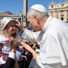 Papież rozszerza ochronę i prawa rodziców pracujących w Watykanie