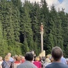 Podczas poświęcenia kolumny ku czci Maryi Królowej Gór.