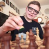 Marek jako pięciolatek zainteresował się szachami. Zasad gry nauczył się sam