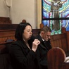 Monika Twardoń i prof. Zbigniew Kadłubek podczas czytania wypominek. 