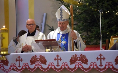 Modlitwa przy figurze Świętej Bożej Rodzicielki w Radomiu