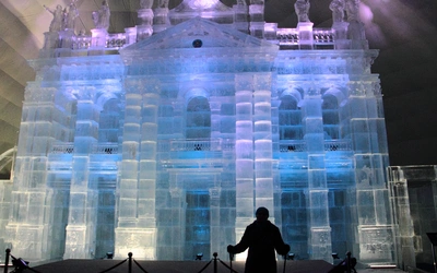 W hołdzie papieżom. Niezwykła wystawa lodowa u południowych sąsiadów
