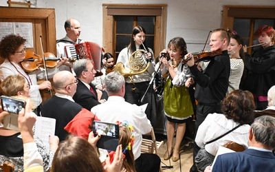 Pod Babią Górą. Wieczór Kolęd z Krakowiakami i Góralami