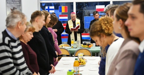 Biskup zachęca kaesemowiczów, aby szukali Jezusa w codziennym życiu