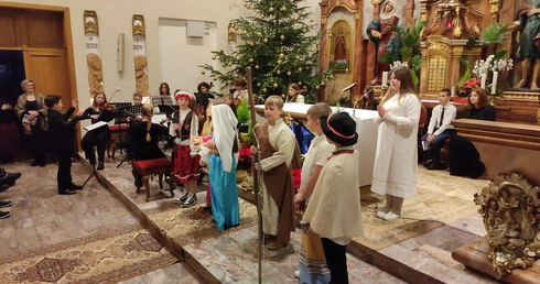 Misyjne kolędowanie z liściem betelu