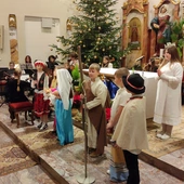 Misyjne kolędowanie z liściem betelu