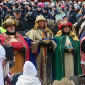 Przez Wrocław przeszedł wielobarwny Orszak Trzech Króli. Miał nowości i piękny finał