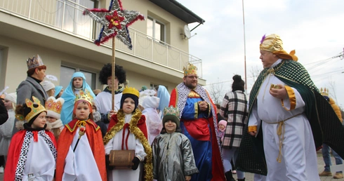 Przybysławice: Dla Emilki i Hani oraz z rzeszą kolędników misyjnych