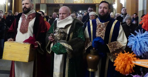 Bielscy Trzej Królowie na Mszy św. w katedrze św. Mikołaja.