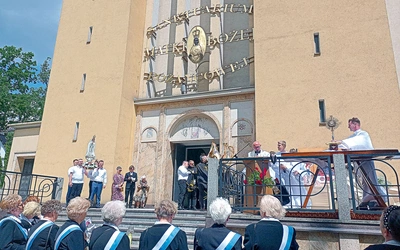 Rozpoczęcie Jerycha zaplanowano na 3 stycznia w Sanktuarium Matki Bożej Różańcowej na Bródnie, a zakończenie – 8 grudnia w Katedrze św. Floriana i św. Michała Archanioła na Pradze. – Mamy nadzieję, że stanie się ono formą duchowego umocnienia wiernych we wspólnocie parafialnej oraz kapłanów, a także  że włączą się w nie wszystkie wspólnoty – mówi ks. Roman Kot, moderator diecezjalny ŻR.