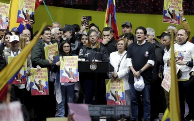 Gustavo Petro, prezydent Kolumbii wźróð swoich zwolenników