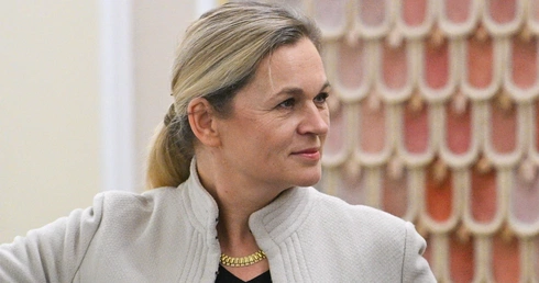 MEN: Wobec nauczycielki, która wyrzuciła krzyż do kosza, toczy się postępowanie dyscyplinarne