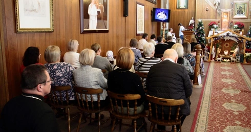 Odwiedziny kard. Grzegorza Rysia w Uniwersyteckim Szpitalu Dziecięcym w Prokocimiu