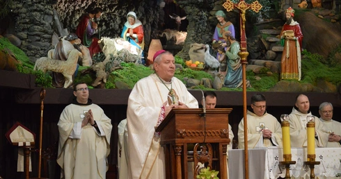 Katowice-Panewniki. Adoracja żłóbka osób konsekrowanych