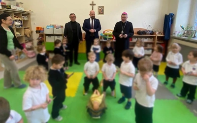 Noworoczne odwiedziny abp. Kupnego i prezydenta Sutryka w katolickiej szkole