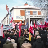 Profanacja krzyża czy niepotrzebna krucjata? Co naprawdę wydarzyło się w szkole w Kielnie?