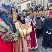  Na czele pochodu nad Motławą wraz z wędrowcami ze Wschodu szedł abp Tadeusz Wojda SAC.