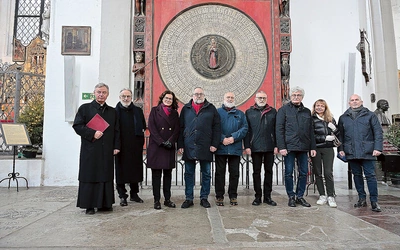 Średniowieczny mechanizm został wprawiony w ruch dzięki pracy wielu osób, zaangażowanych w odbudowę od ponad 40 lat. 