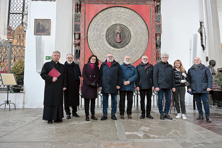Średniowieczny mechanizm został wprawiony w ruch dzięki pracy wielu osób, zaangażowanych w odbudowę od ponad 40 lat. 