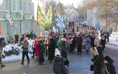  Barwny pochód na ulicach Koszalina.