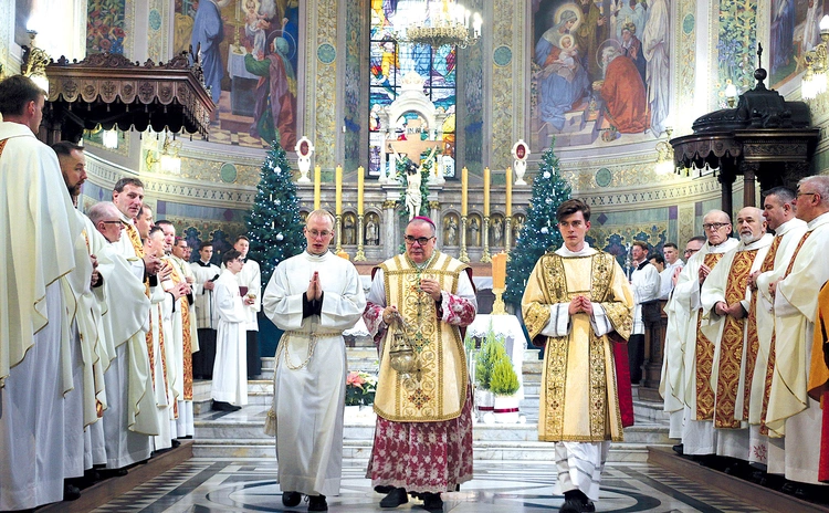 Obchody pod hasłem „Pielgrzymi nadziei – w drodze do Źródła”, zainaugurowane 8 listopada 2024 r., zakończyły się 6 stycznia 2025 r. w bazylice katedralnej w Płocku.