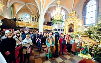 W Skotnikach parafianie zgromadzili się na wspólnej modlitwie i pokłonie Nowonarodzonemu. 