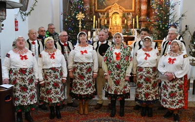 Potomkowie Górali Czadeckich pielęgnują rodzime tradycje, od strojów, poprzez pieśni i tańce, na wierze kończąc.