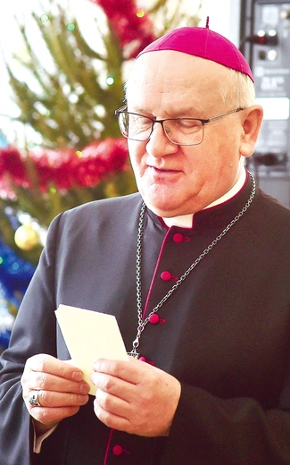 – Niech wszystko będzie przeniknięte myślą Bożą, a Jezus będzie wskazówką życia – życzył metropolita. 