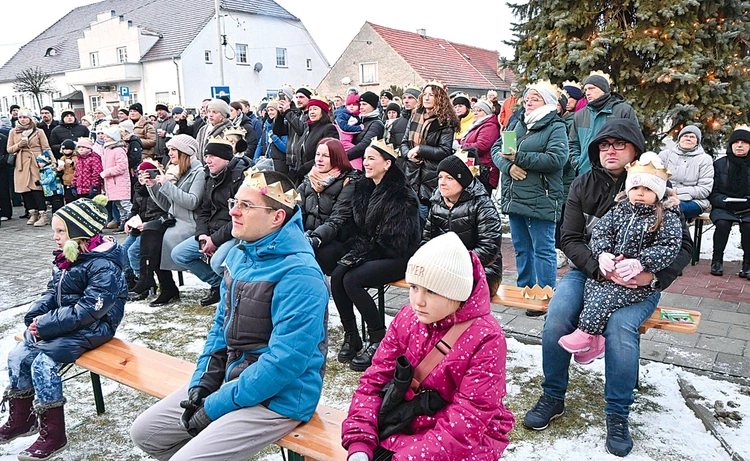 Każdy z uczestników otrzymał koronę.
