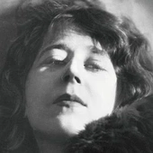 Nie tylko „kolorowe piórka”. Tajemnica Marii Pawlikowskiej-Jasnorzewskiej