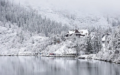 RCB ostrzega przez wysokim zagrożeniem lawinowym w Tatrach