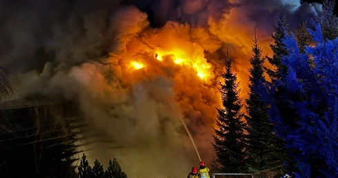 Spłonął jeden z budynków hotelu Kocierz w Beskidach - trzy osoby trafiły do szpitala