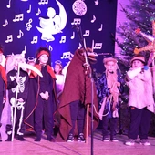 Pomagali, śpiewając