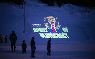 Między innymi tak widzą Trumpa protestujący w Davos