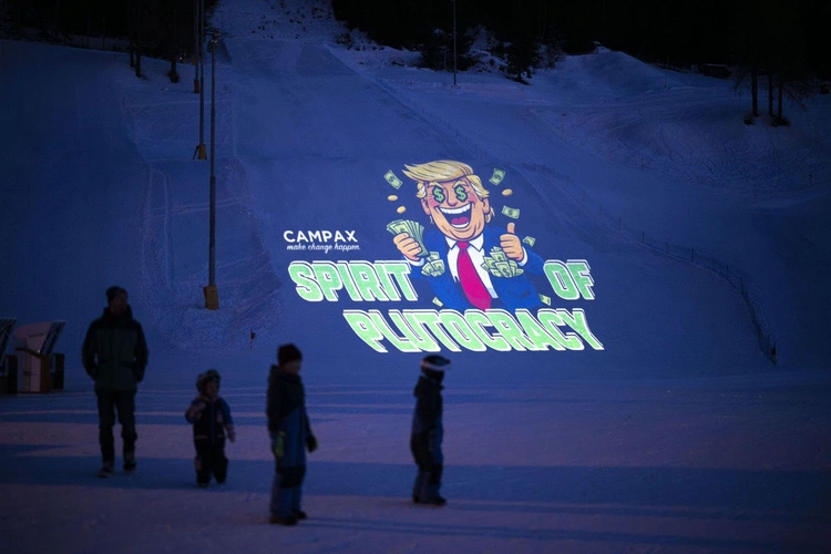 Między innymi tak widzą Trumpa protestujący w Davos