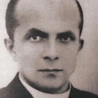 Duchowny święcenia kapłańskie przyjął 30 lipca 1939 roku. 