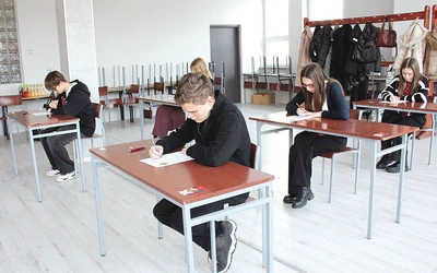 Na rozwiązanie pisemnego testu uczestnicy konkursu mieli 45 minut.  