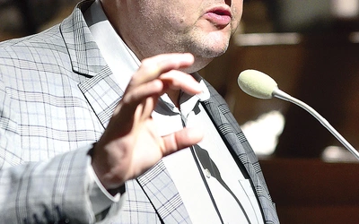 – W dobie rozwoju technologii medycznej trzeba odpowiedzieć na pytanie: „Co jest istotą leczenia?”. Wielu odpowie: diagnoza, zabieg, leki. Nie. Istotą leczenia nadal są obecność i troska – podkreślał Robert.