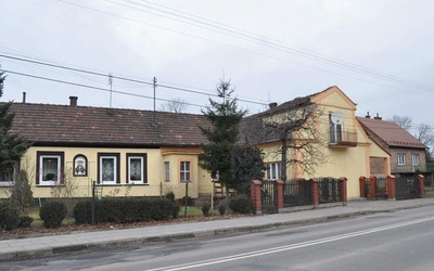 Jak opowiadał Jan Kuta,  w tym domu,  na widocznym ganeczku ukrywały się siostry Beitscher. 