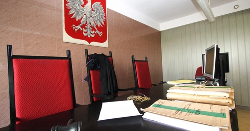 Rozpoczął się proces ks. Olszewskiego i b. urzędniczek MS ws. Fundacji Profeto i dotacji z Funduszu Sprawiedliwości