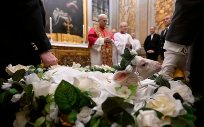 Błogosławieństwo baranków, z których wełny paliusze otrzymają m.in. kard. Ryś i abp Przybylski