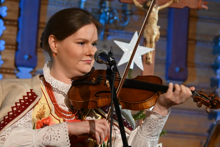 Kolędowanie z Muzyką Lassaków "Heliosów" 
