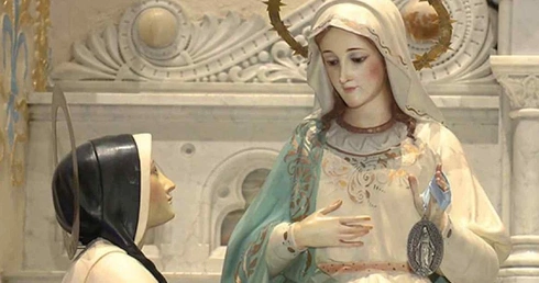 Cichy fenomen Paryża. Miliony pielgrzymów wracają do Cudownego Medalika